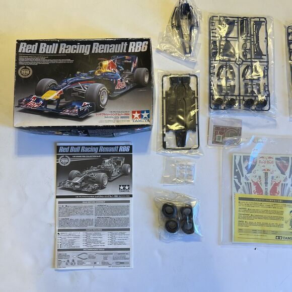 Red Bull Racing Renault RB6 F1 Racing Tamiya 1/20 Model Sebastian Vettel - Picture 6 of 16